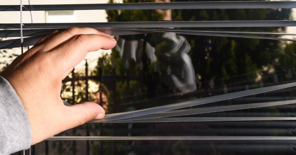 zazdrosc podgladanie