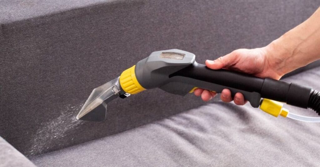 czyszczenie obicia kanapy