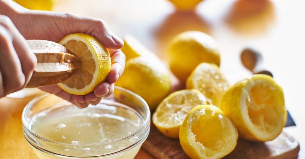 czyszczenie tapicerowanych mebli sok z cytryny