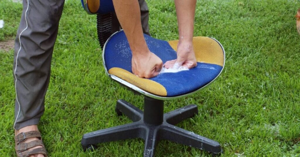 renowacja krzesla mycie krzesla