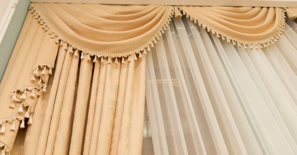 zaslony do salonu tradycyjne zaslony welurowe