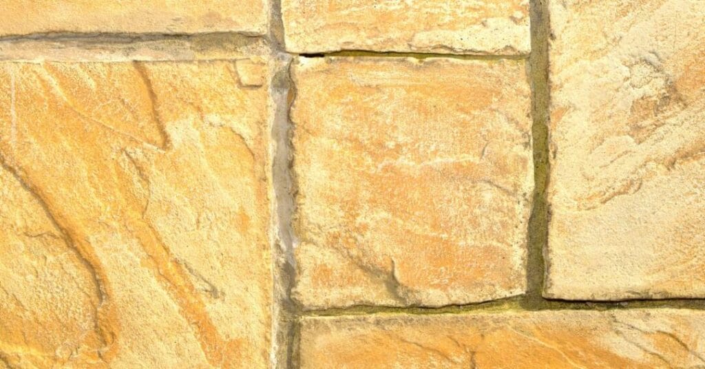 beton dekoracyjny sciana z plyt