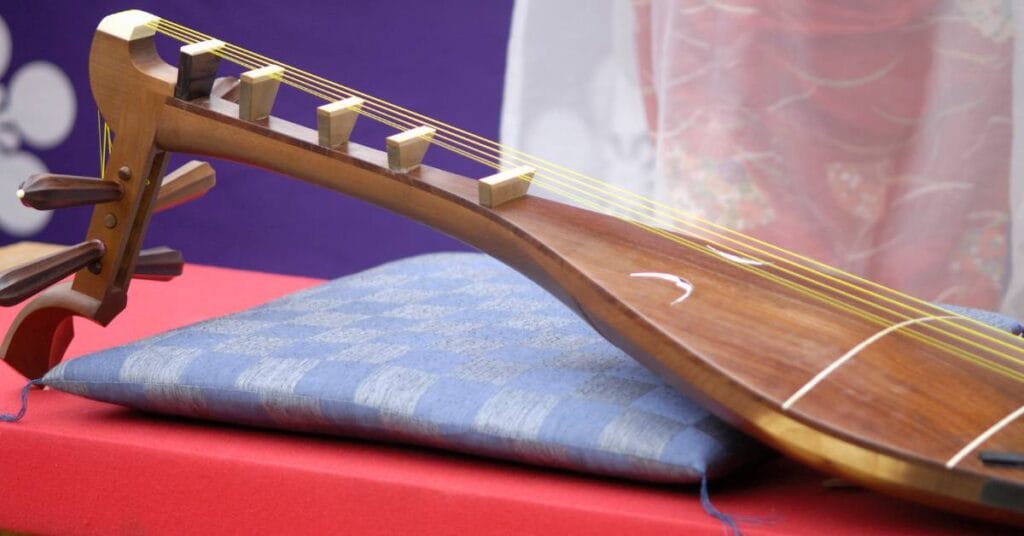 japonska muzyka instrumenty biwa