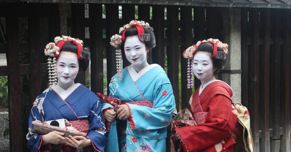 kimono kobiety w kimono z makijazem