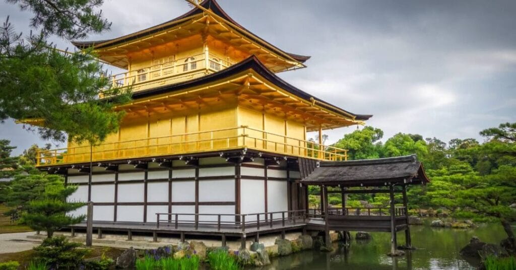 swiatynia kinkaku ji w kioto