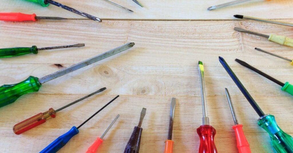 podsufitka samochodowa srubokrety