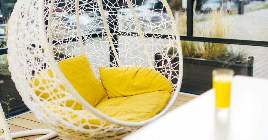 poduszki ogrodowe diy kulkowa hustawka