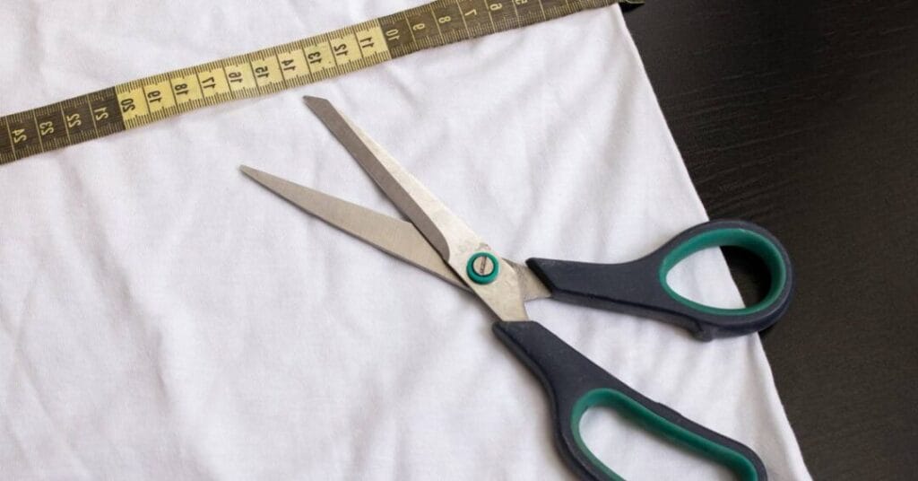 szew francuski nozyczki